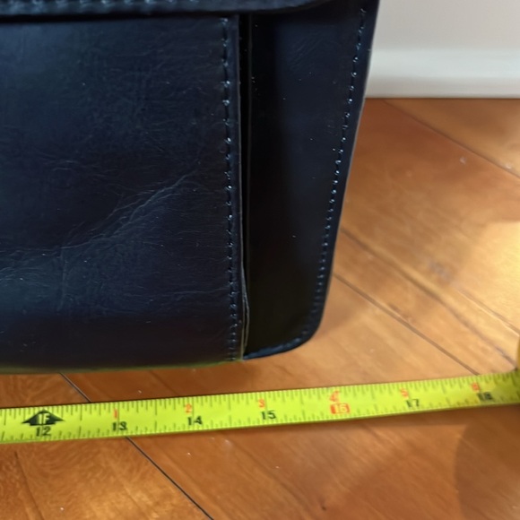 Kenneth Cole Reaction Briefcase - Picture 13 of 17